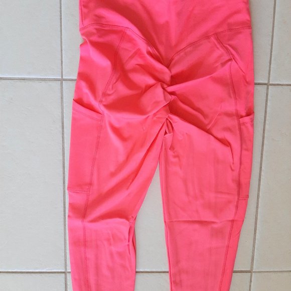 NWOT Scrunch Back Leggings with Pockets. - Picture 8 of 14